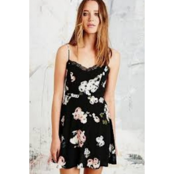 Black and floral sundress - Picture 6 of 6